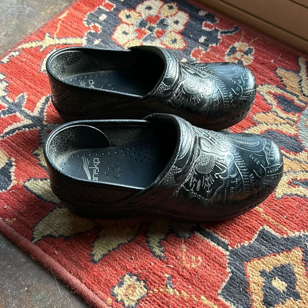 Dansko tooled leather clogs-like new! Black size 36/6-worn twice